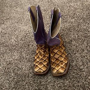 Fish scale boots size 10EE